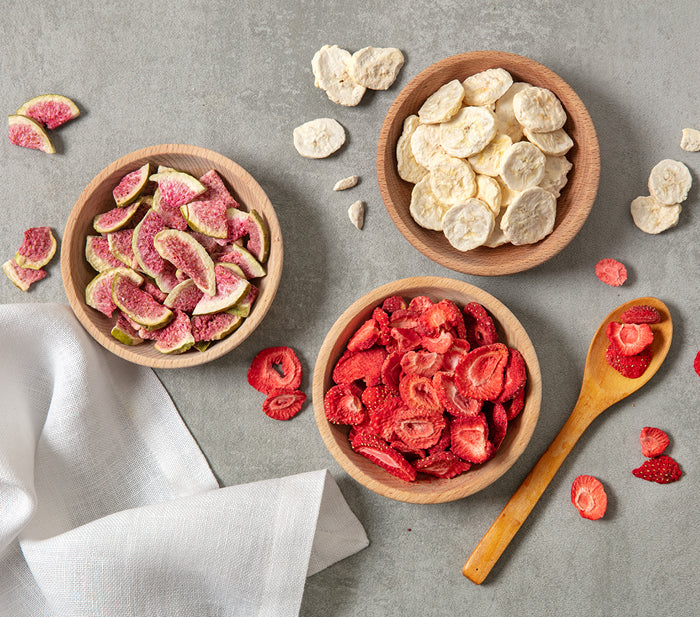 Suesse Fruechte bei buah mit Erdbeere, Feige und Banane