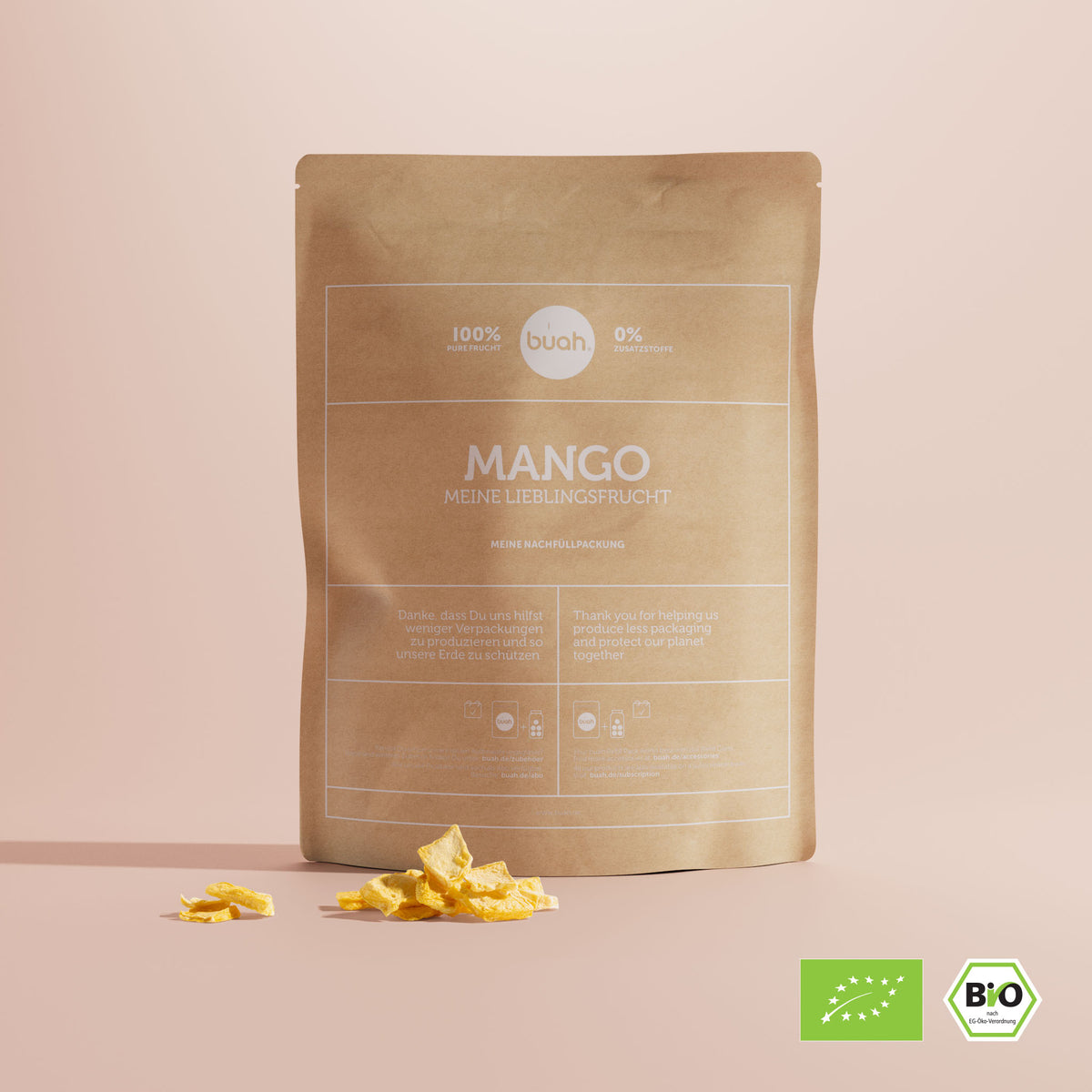 buah gefriergetrocknete Mango im Vorteilspack mit kleinem Haufen gefriergetrockneter Mango im Vordergrund
