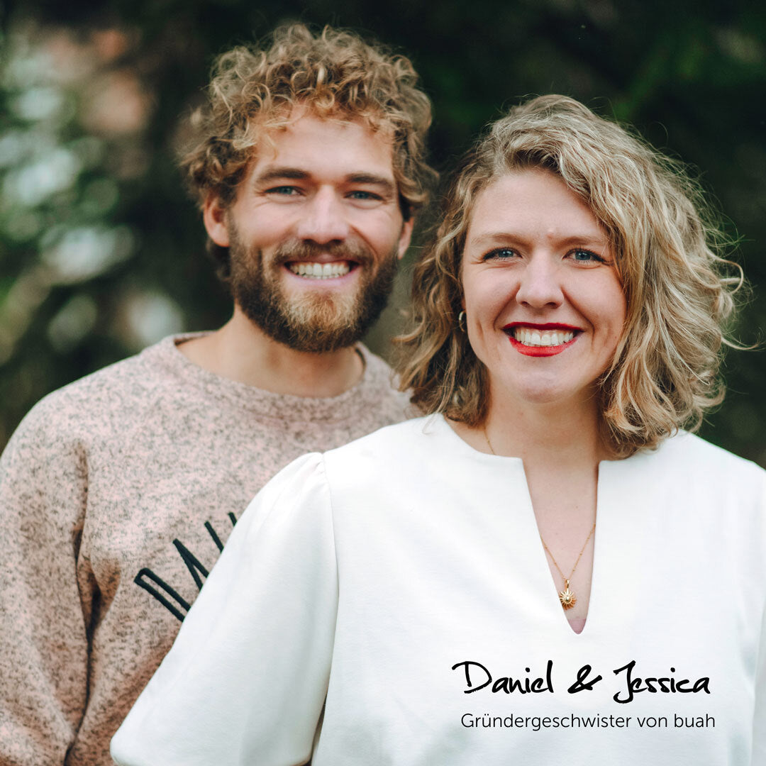 buah Gruendergeschwister Daniel und Jessica Krauter lachen in die Kamera 